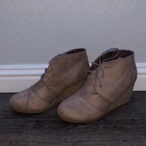 Cityclassified taupe booties
